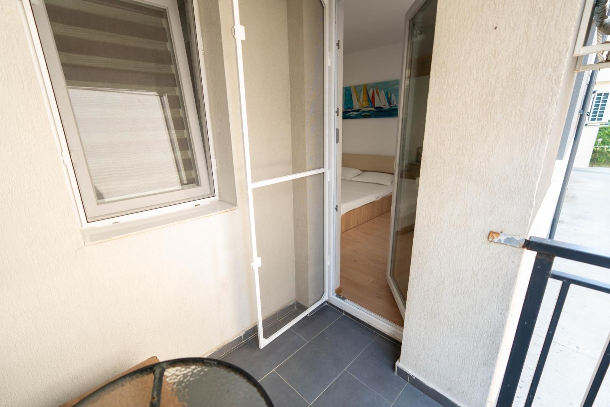 Hotel Studio Titan Bukarest Exteriör bild